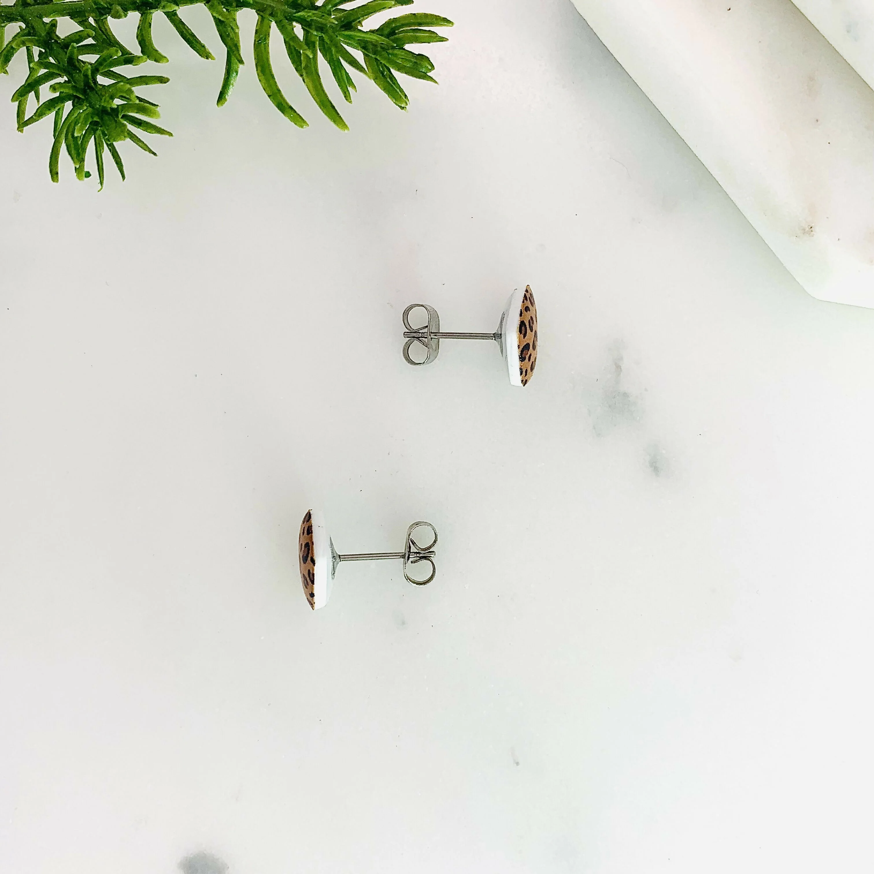 Leopard Print Heart Stud Earrings - Image 4