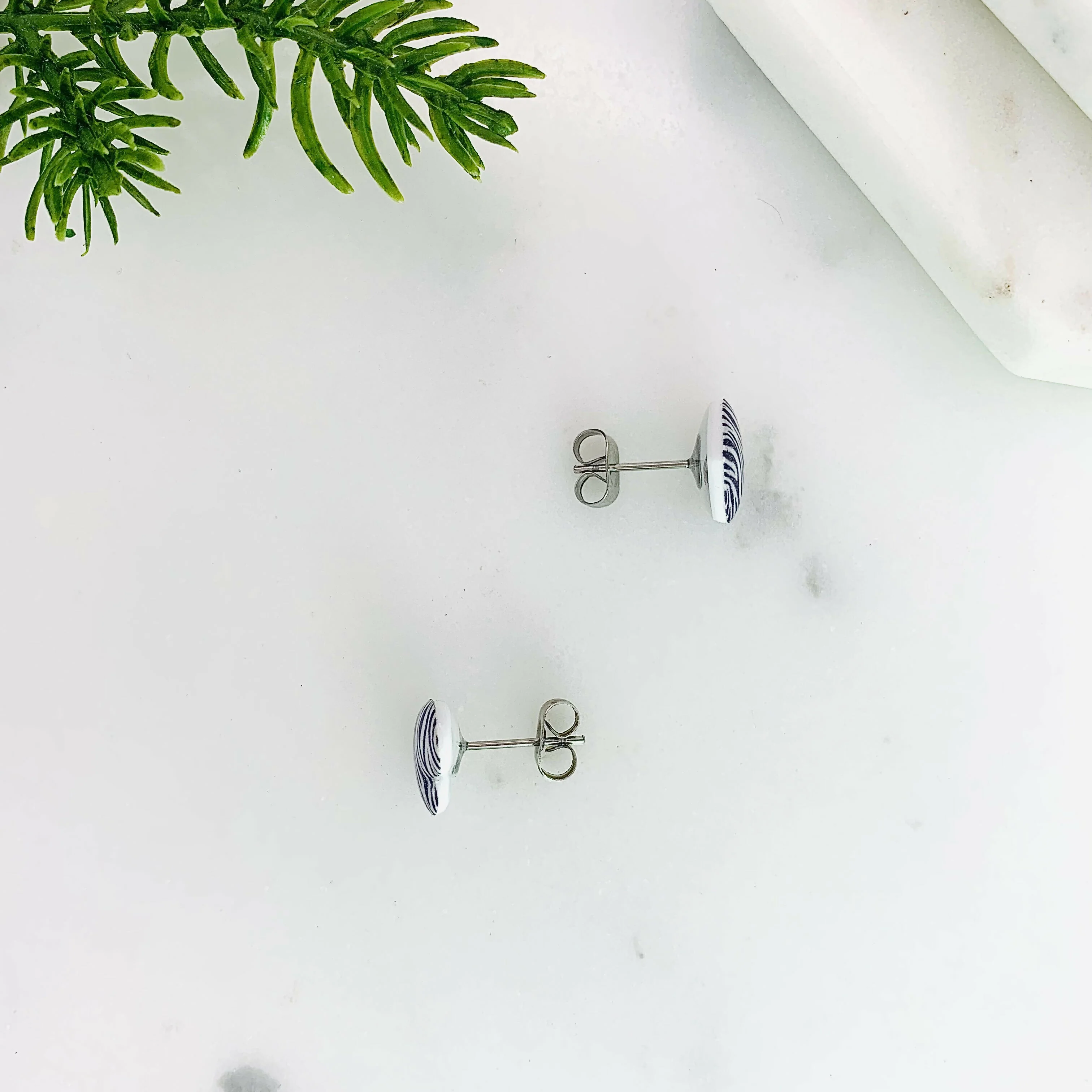 Zebra Print Heart Stud Earrings - Image 4